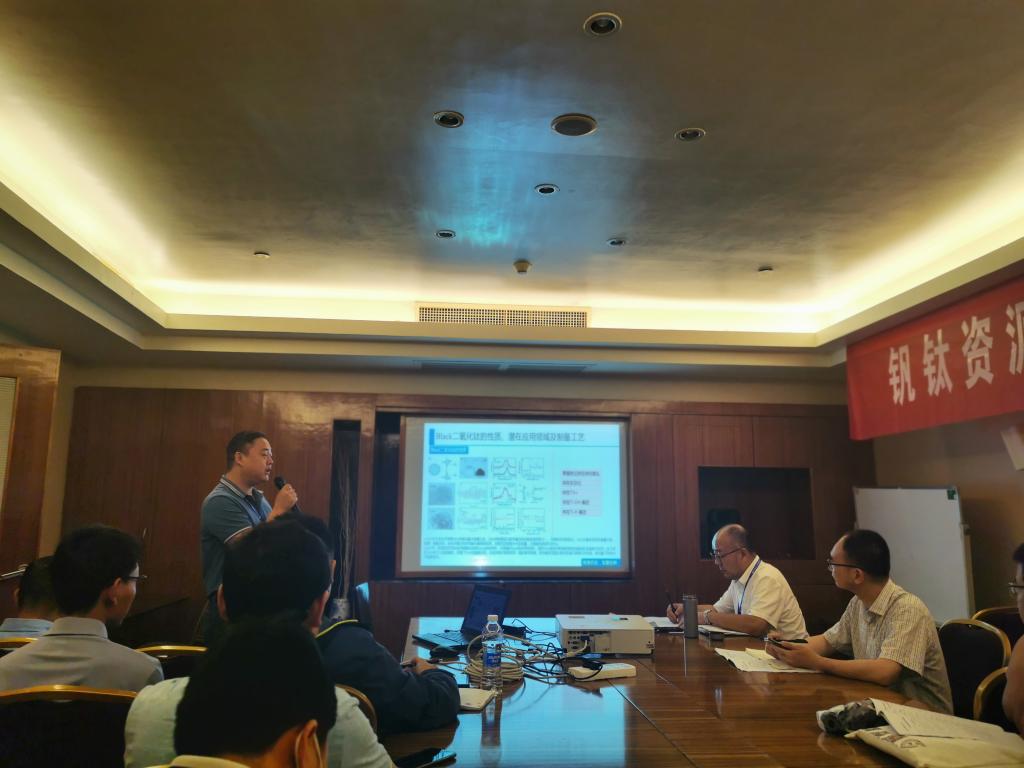 吴恩辉副教授做分会报告